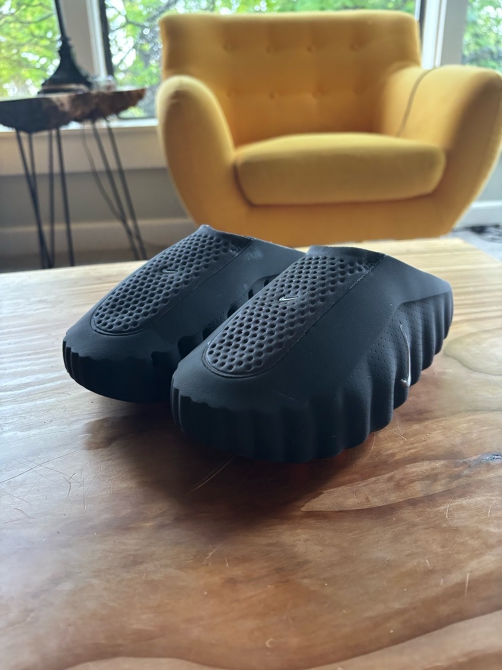 Nike mind slides 001 (black) women’s 6- men’s 5 Never Worn
